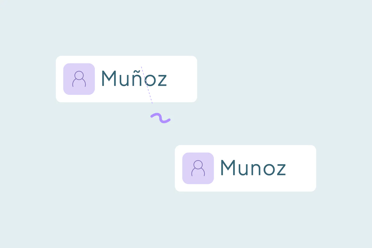 Contact cards showing the accented and unaccented surname Muñoz