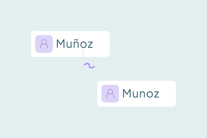 Contact cards showing the accented and unaccented surname Muñoz
